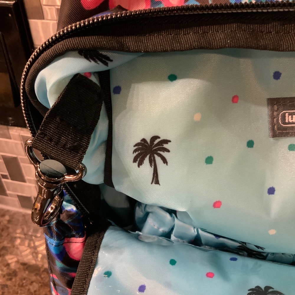 LUG - HATCHBACK - NWOT. RESORT BLACK - Picture 6 of 6